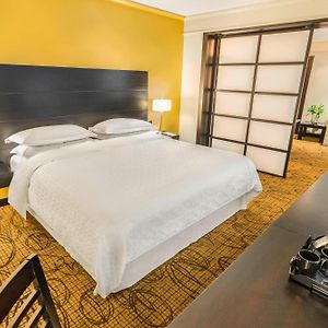 Deluxe King Suite
